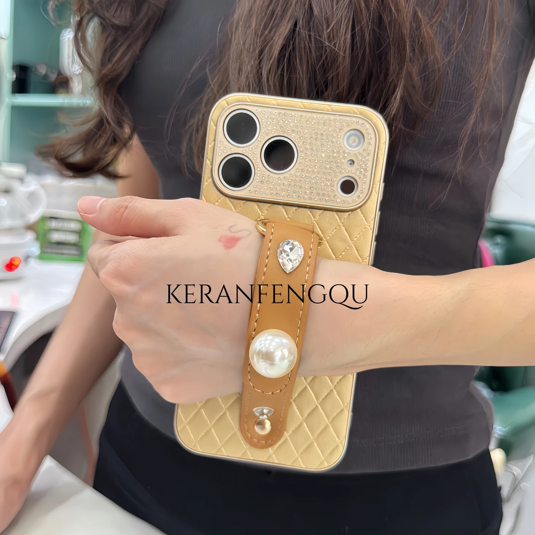 皮质钻石镜面腕带适用苹果17Promax/16潮牌/15时尚设计手机保护壳