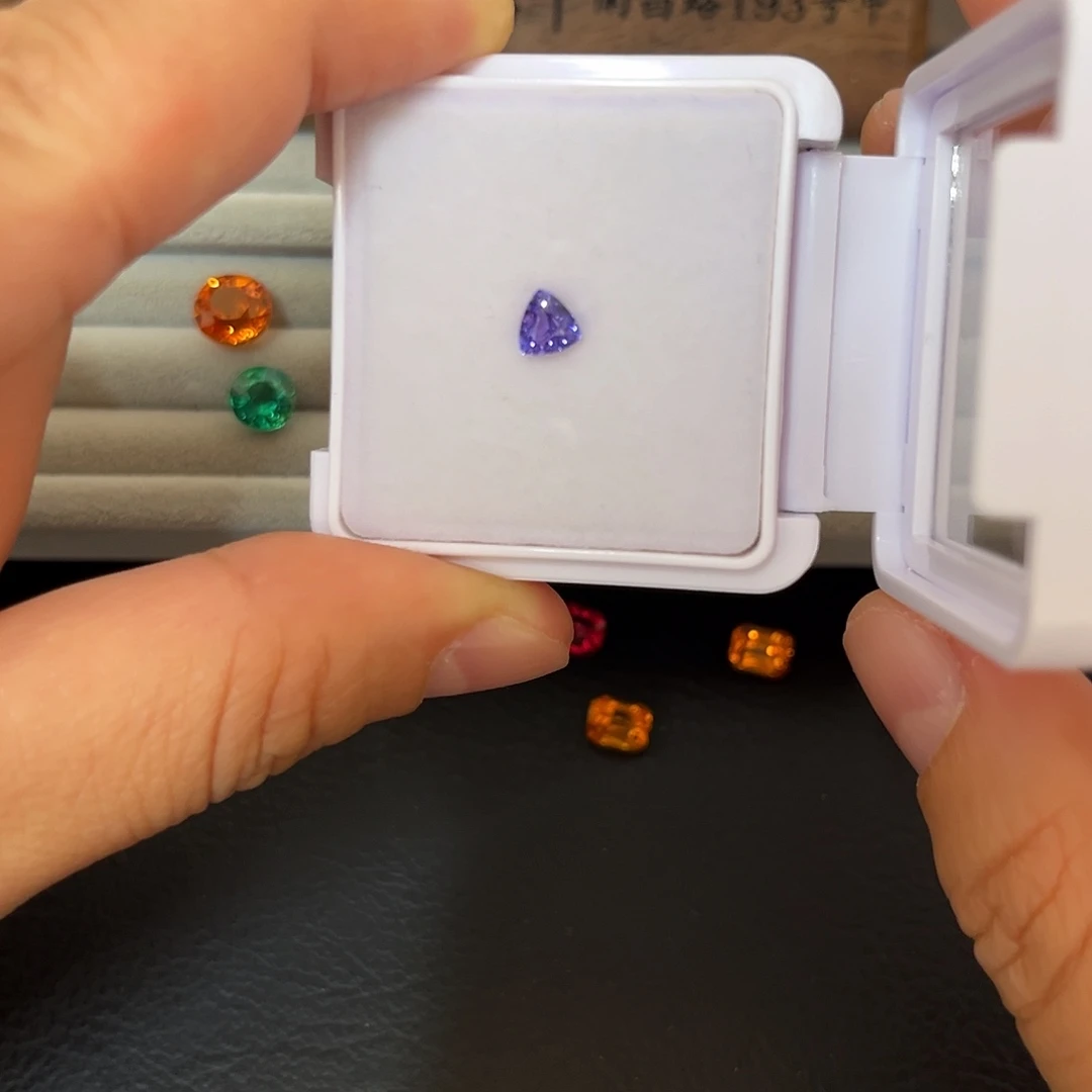 彩色蓝宝石裸石0.52ct