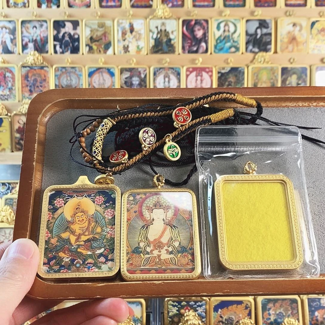 吊坠黄财神大日如来唐卡
