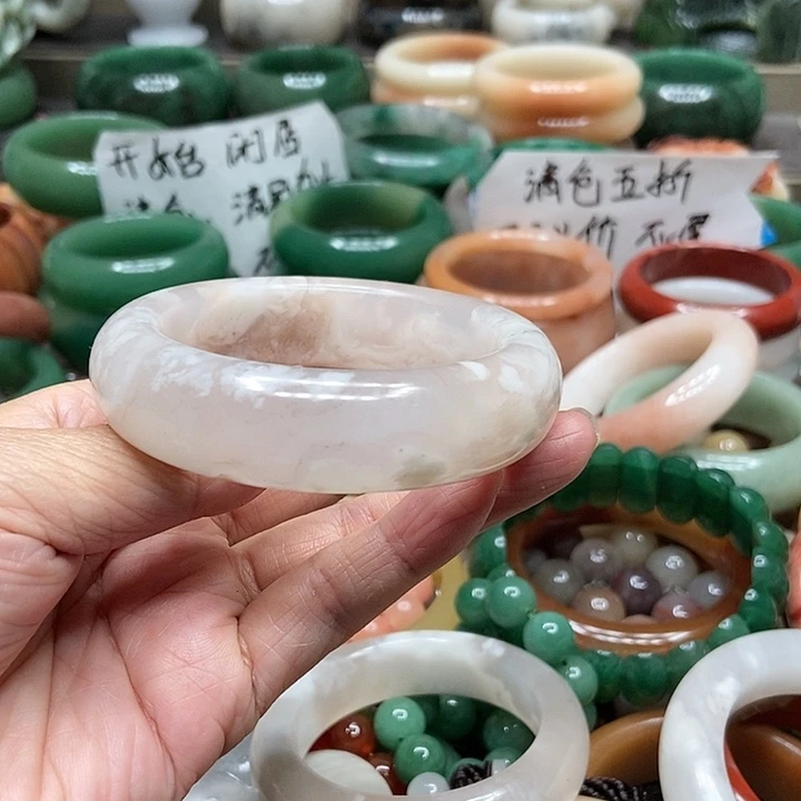 石英质玉手镯未镶嵌好**芦