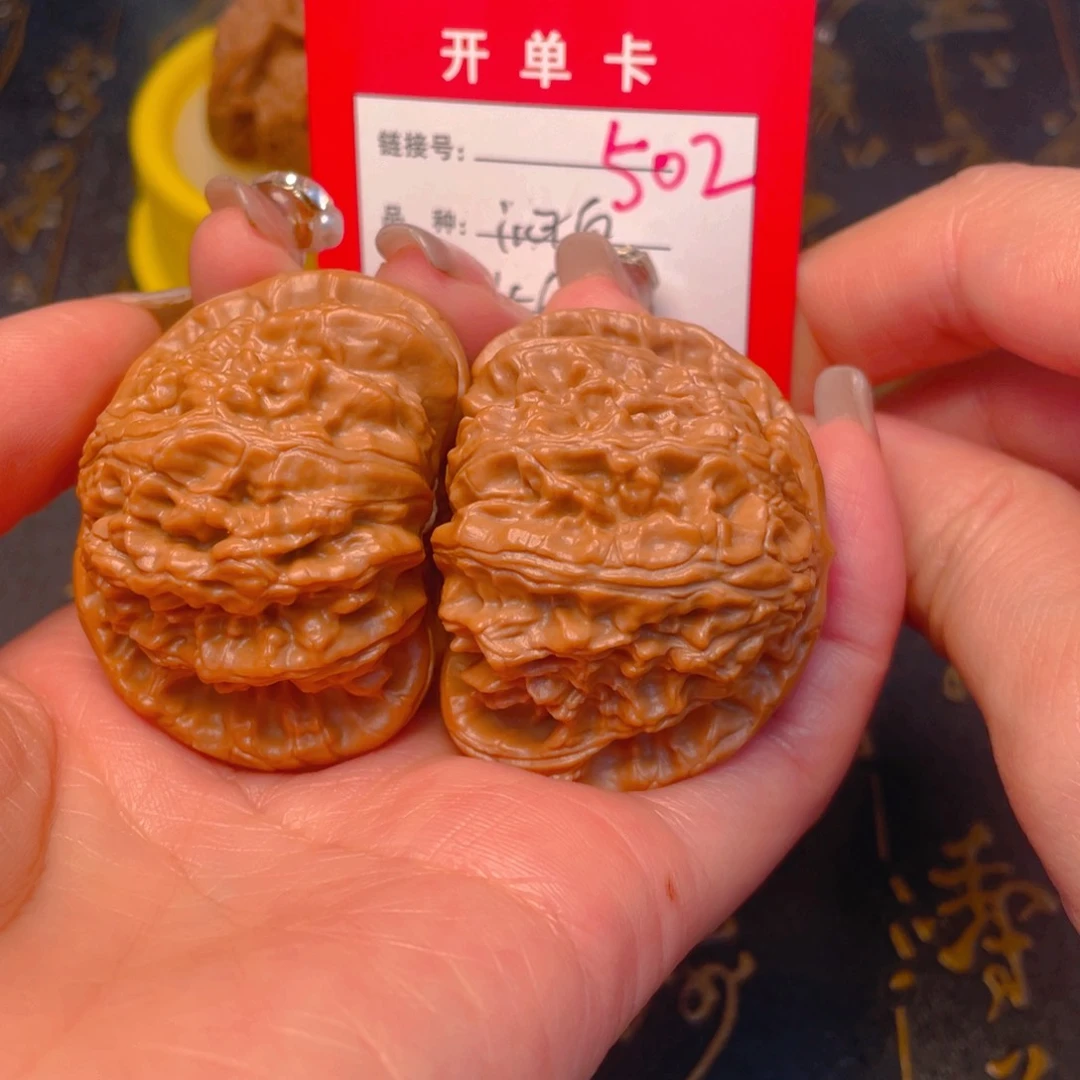 桃核吊坠文玩的时候