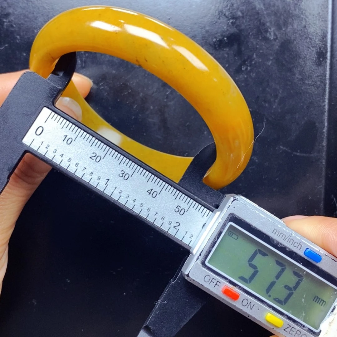 石英质玉（黄龙玉）未镶嵌颈饰