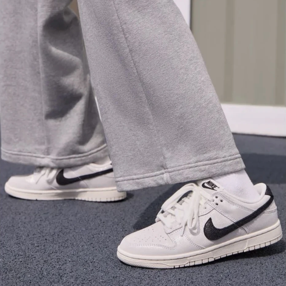 NIKE/耐克女子浅灰 Dunk  【欧若风穿搭】休闲板鞋  HQ3502100