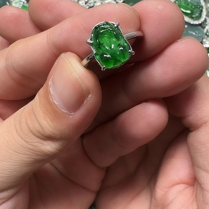 翡翠未镶嵌颈饰天然A货翡翠放漏