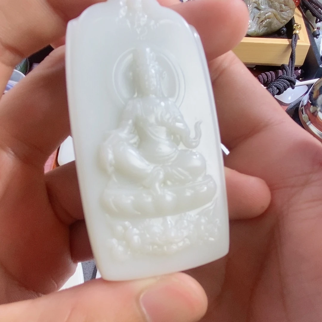 玉新疆新矿观音牌