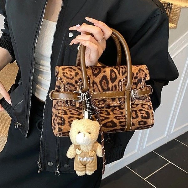 【英伦城堡】2025年秋冬新款手拎包轻奢英伦风豹纹斜挎包单肩女包