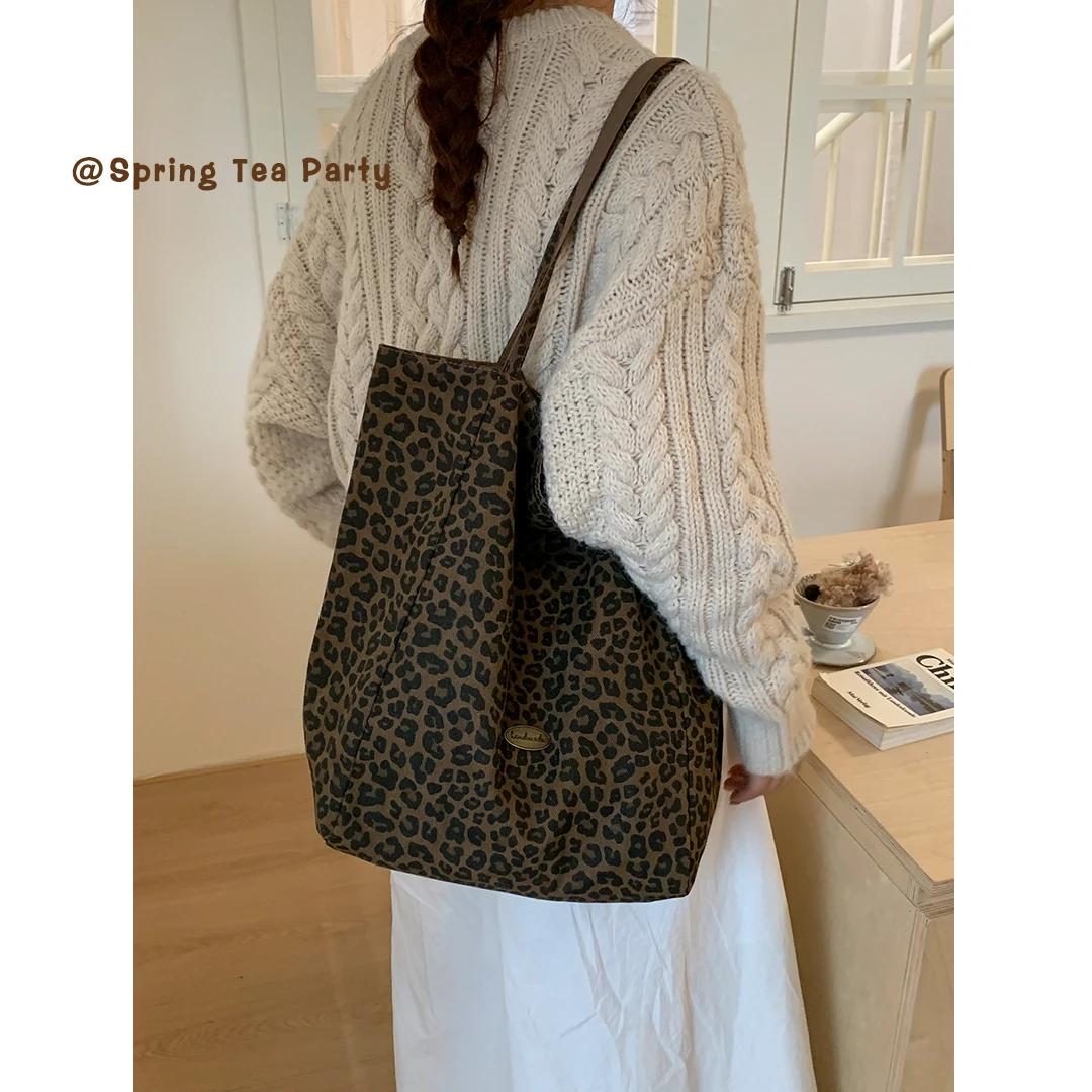 《秋冬美拉德》慵懒松弛感大容量豹纹双面帆布单肩包