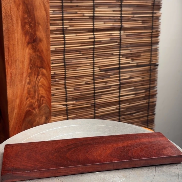 无***语大叶紫檀（黑酸枝木类）