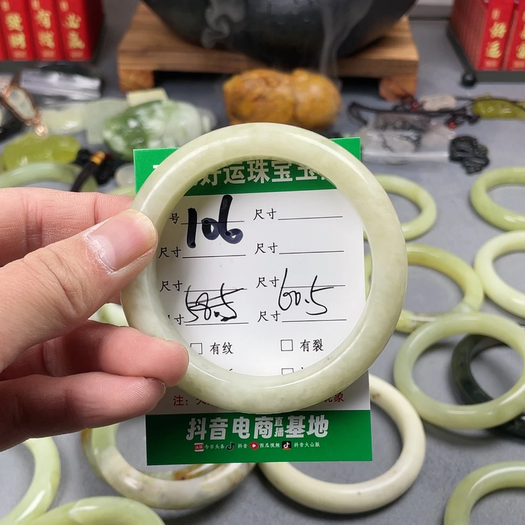 蛇纹石玉手镯未镶嵌