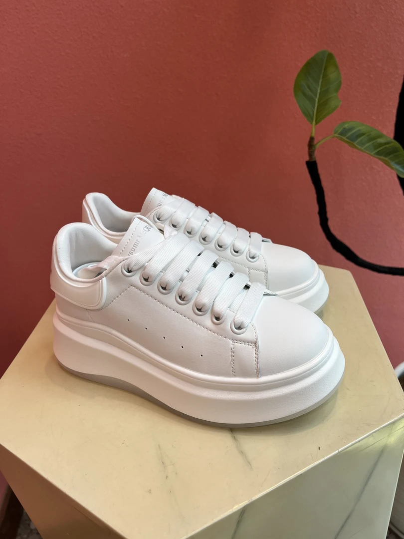 （默茗服装）白色增高系带小白鞋