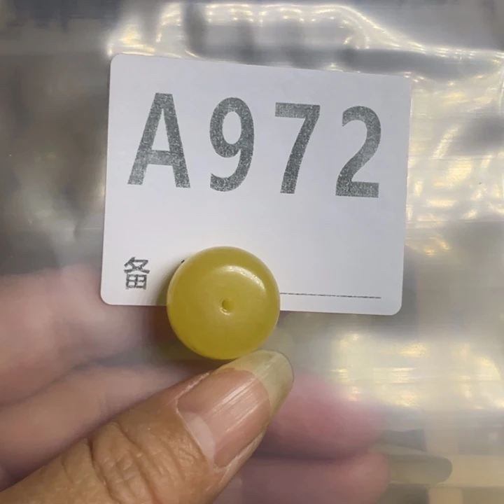 琥珀未镶嵌裸石微瑕小裂18