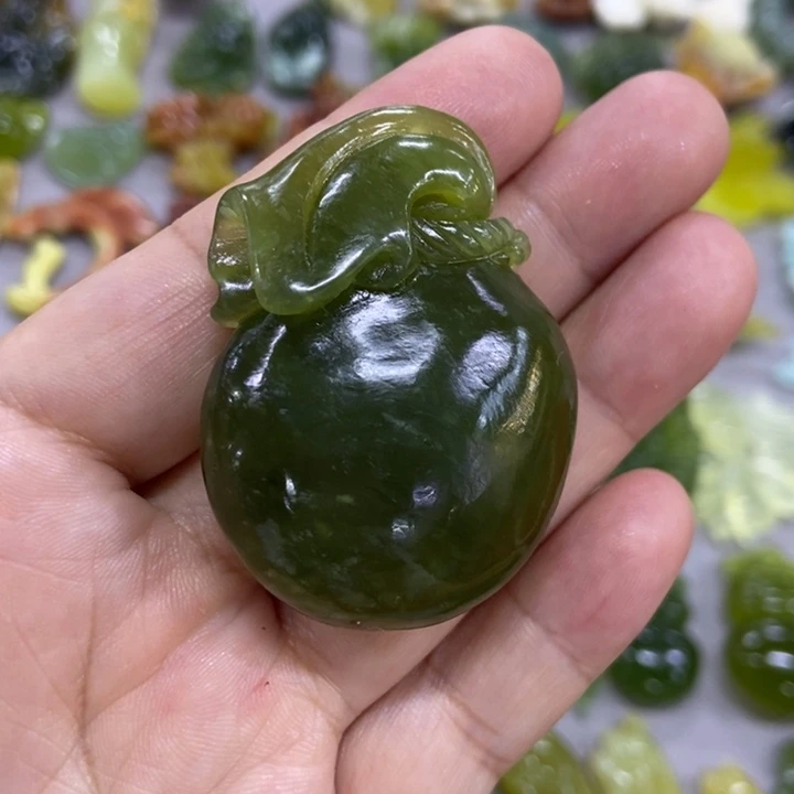 未镶嵌蛇纹石玉挂件