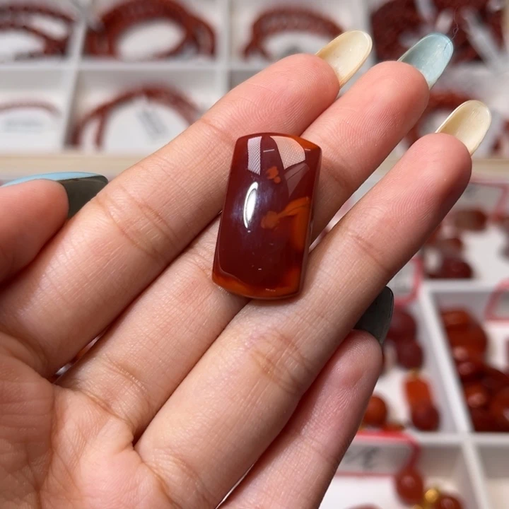 南红玛瑙未镶嵌颈饰牛血红吊坠无事牌