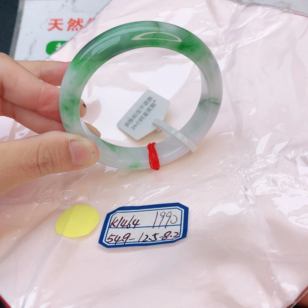 翡翠手镯未镶嵌翡翠