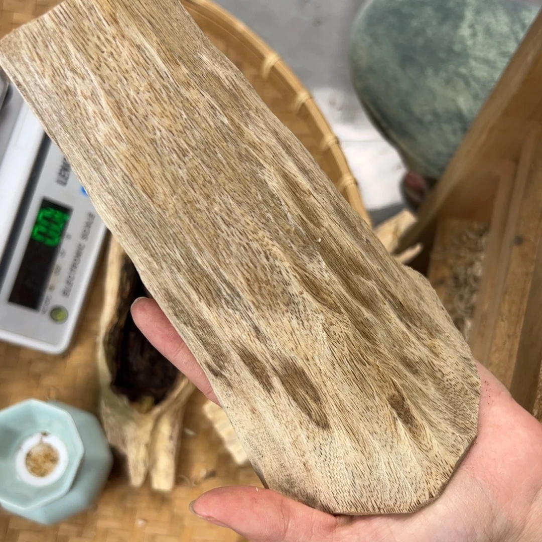 陈***手沉香碎屑沉香木原木胚料