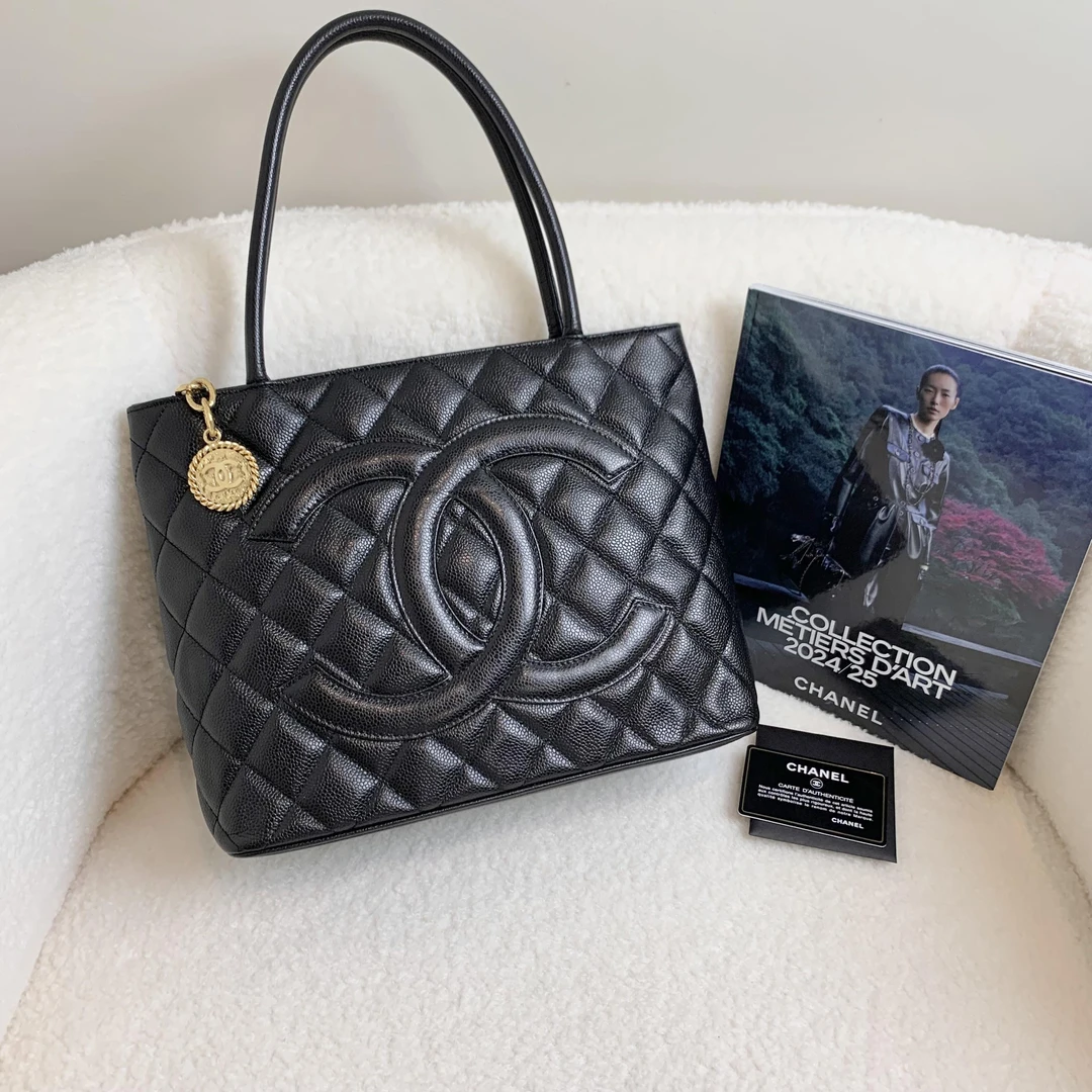 99新 Chanel/香奈儿 壹臻/黑金牛希尔顿 8开 72229215