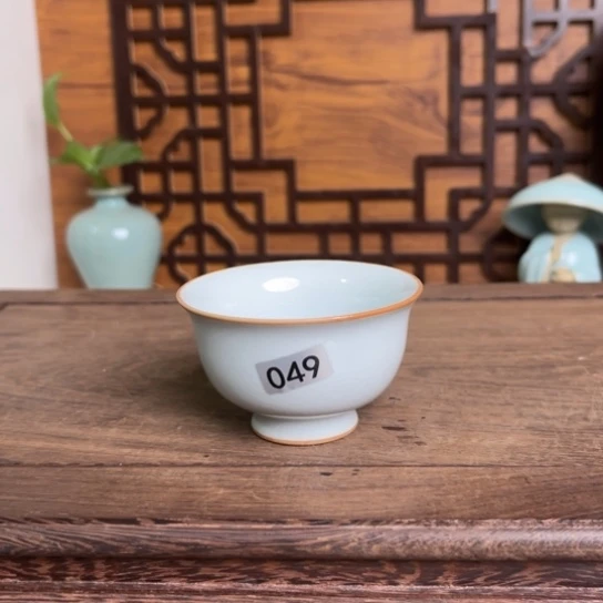 杯049原矿月白釉小压手杯蝉翼纹开片一级品