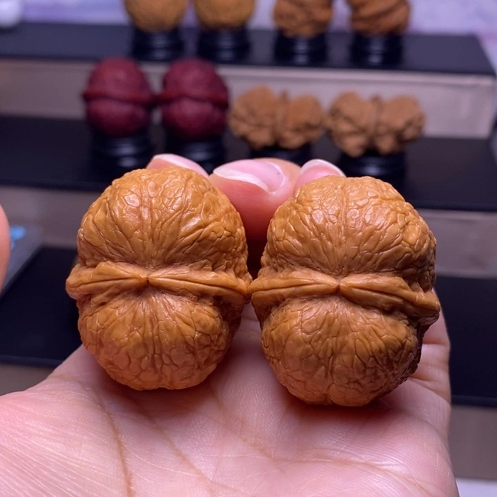 文玩核桃把件峭壁元宝31