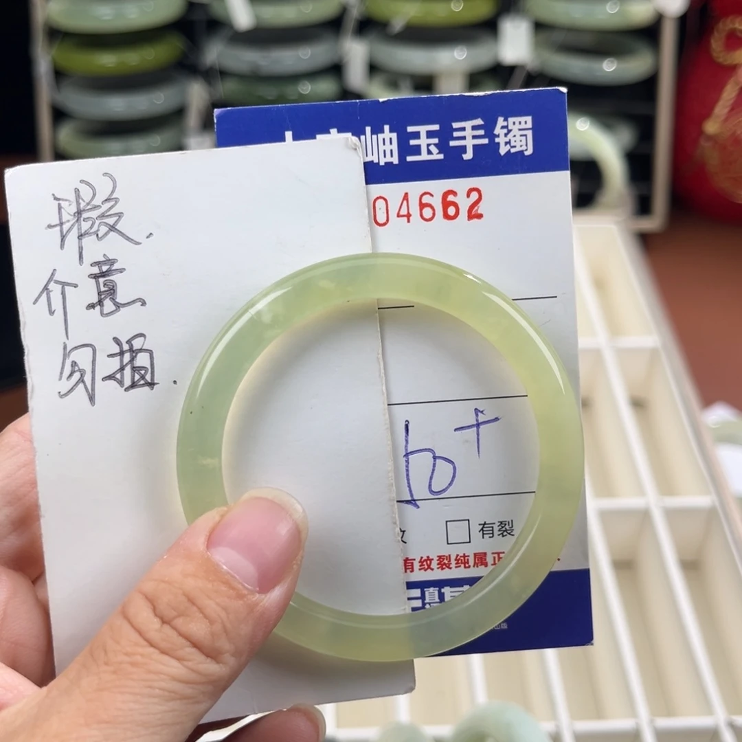 蛇纹石玉未镶嵌手镯半**?