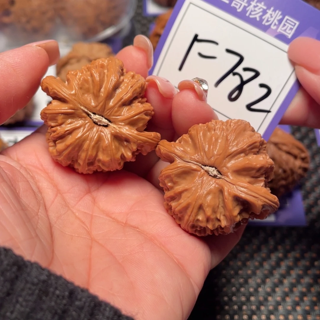 桃核把件782号白狮子40