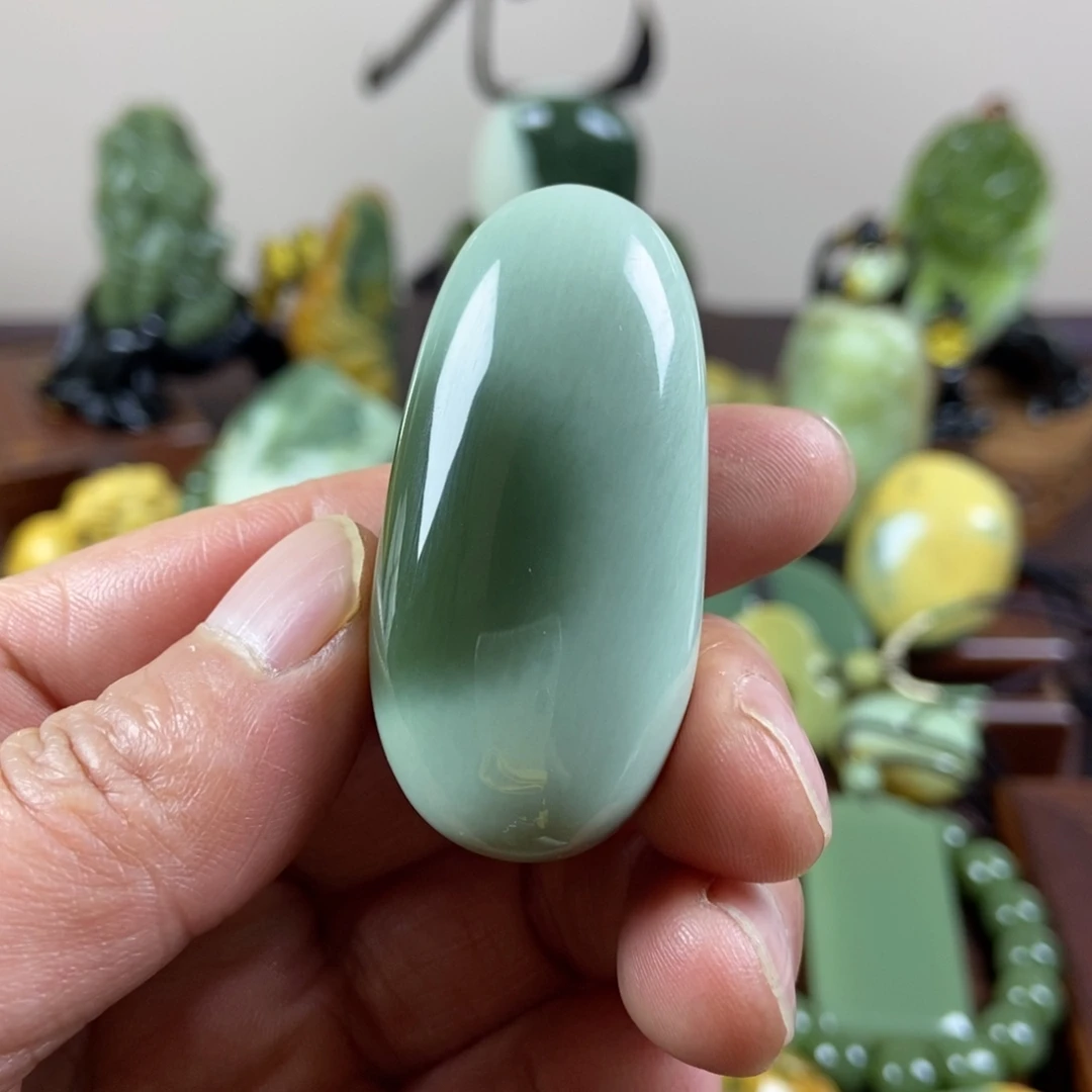 岫岩老玉（透闪石质玉）未镶嵌珠宝奇石