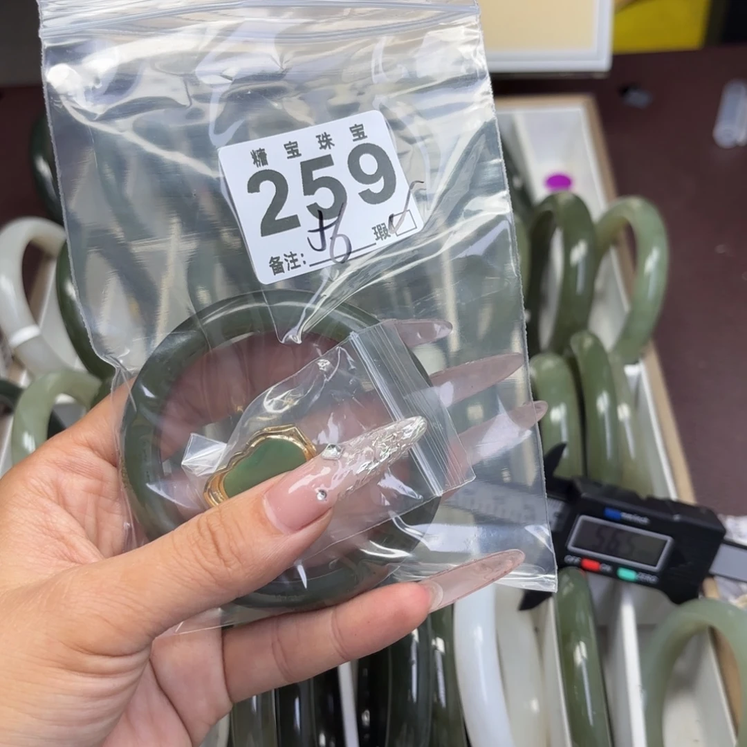 神****蛇纹石玉未镶嵌手镯