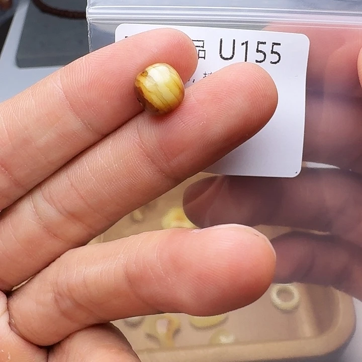 琥珀未镶嵌裸石琥珀