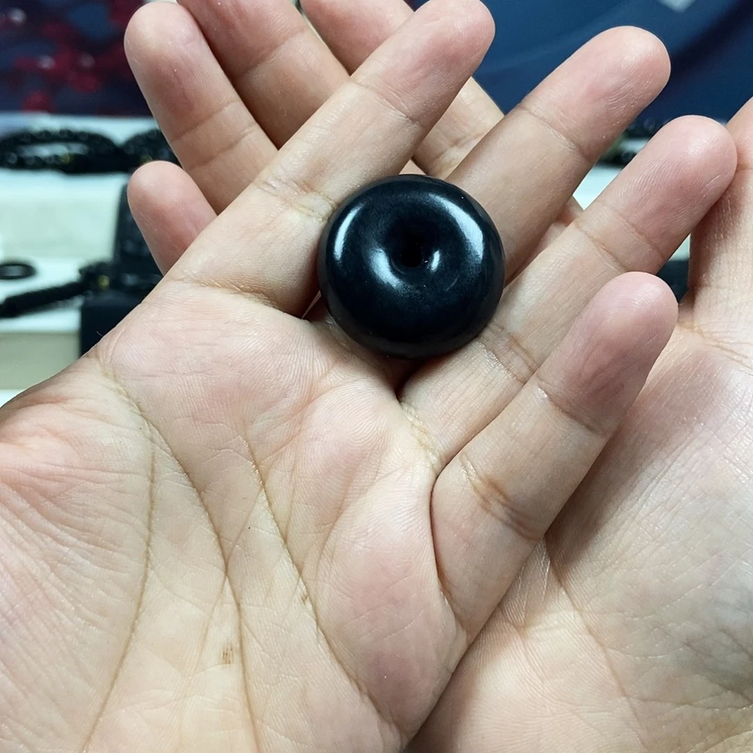 手串未镶嵌和田玉（墨玉）抱****鱼平安扣