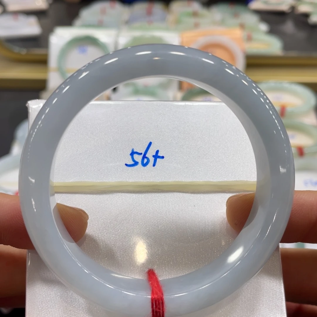 翡翠手镯未镶嵌翡翠手镯