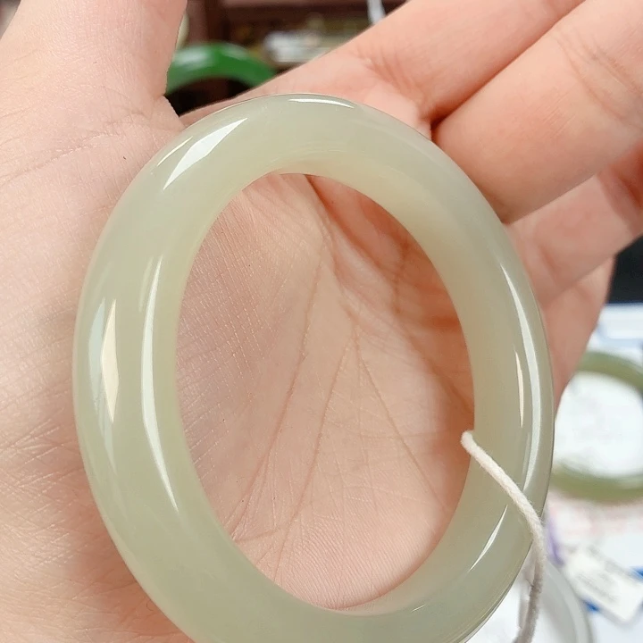 和田玉未镶嵌手镯