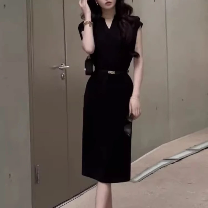 2025夏季新款法式高端精致赫本风小黑裙收腰显瘦气质黑色连衣裙女