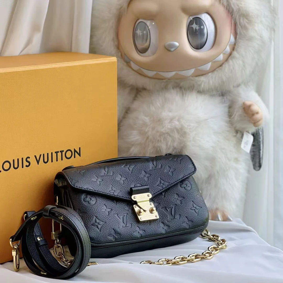 99新 LouisVuitton/路易威登 黑金全皮新款小邮差腋下单肩包 芯片