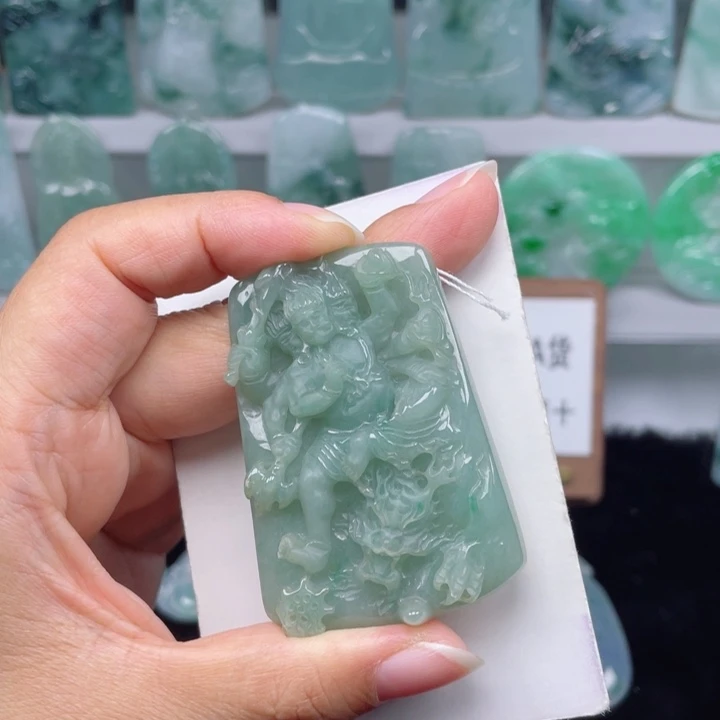 颈饰未镶嵌翡翠不动明王
