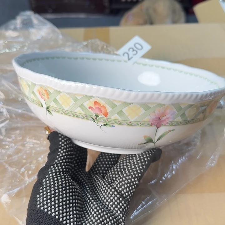 瓷片很好看的汤钵子