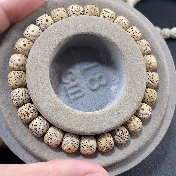 吊坠星月菩提雕刻凤眼手串