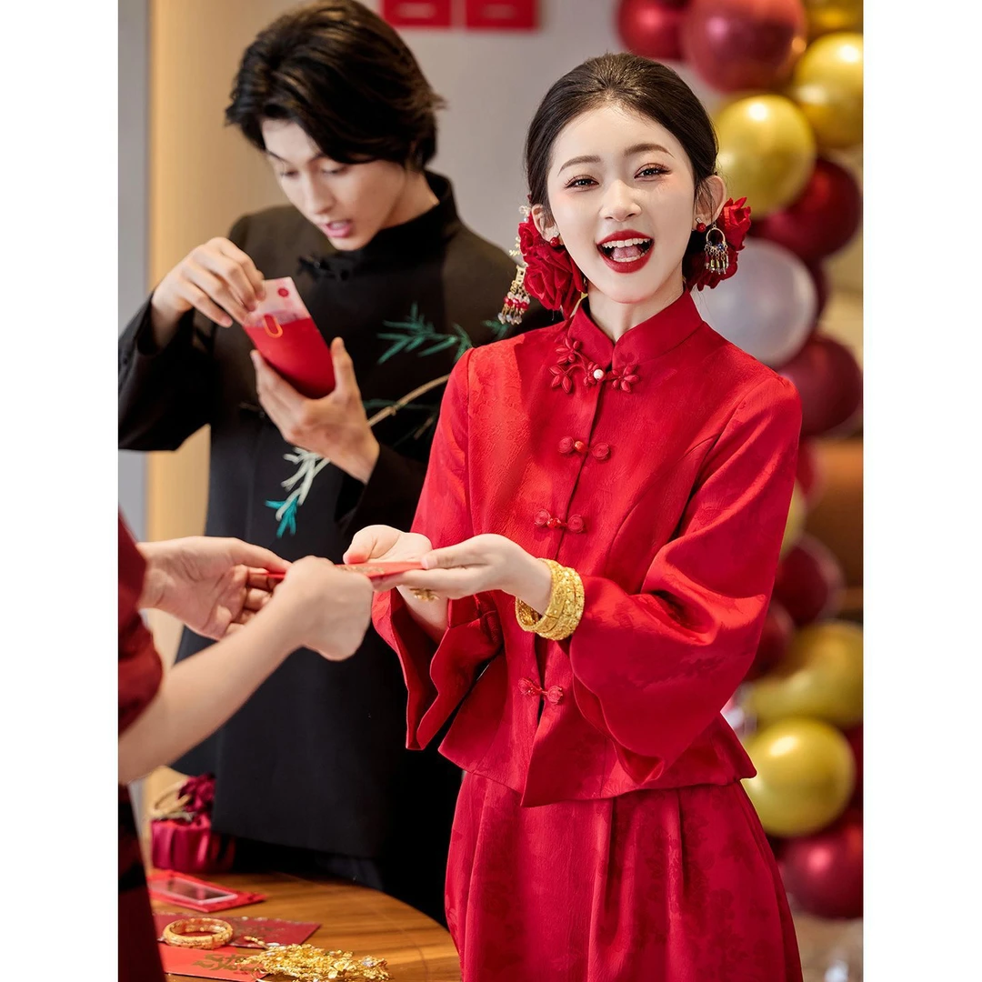 酒红色敬酒服新娘2026新款订婚宴礼服裙结婚回门出阁便装秋冬长袖