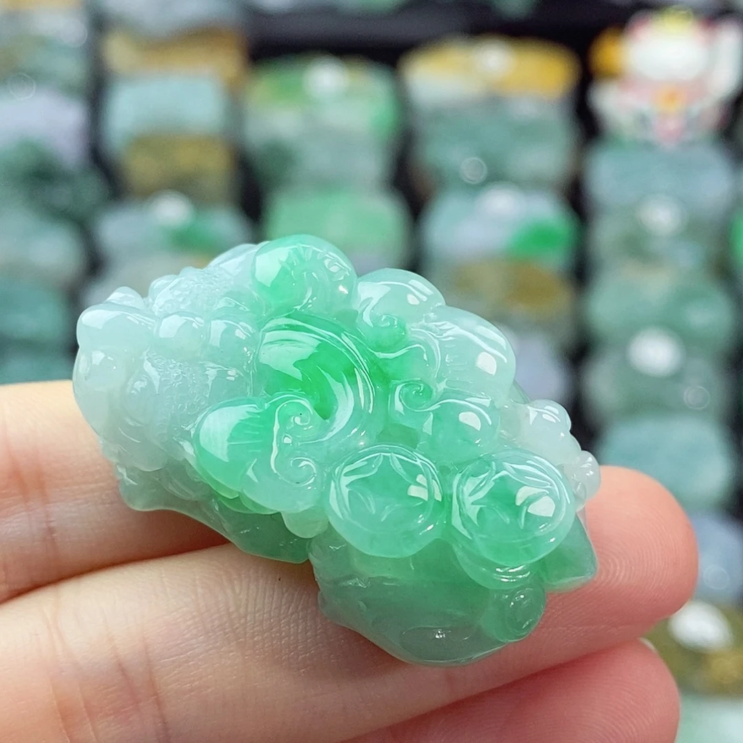 颈饰未镶嵌翡翠天然