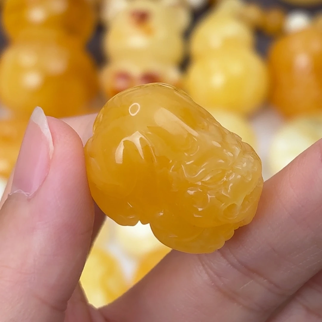 未镶嵌琥珀裸石胖貔貅