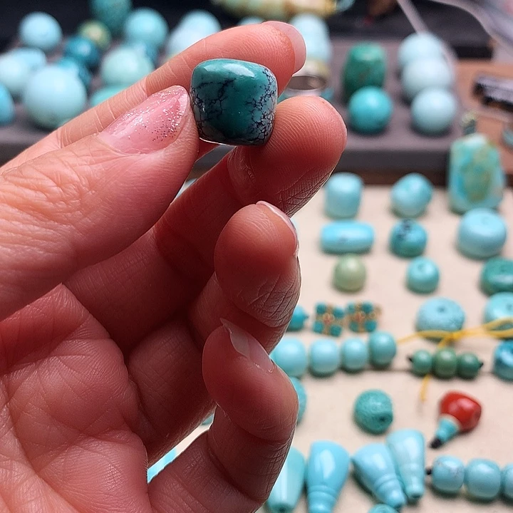 绿松石未镶嵌颈饰