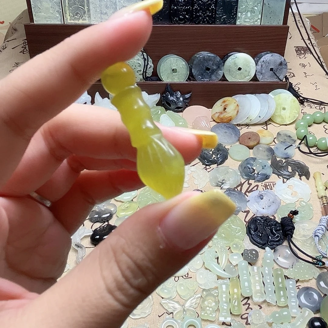未镶嵌岫玉吊坠(赠链)