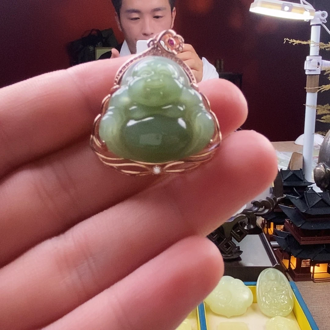 颈饰未镶嵌和田玉（糖玉）