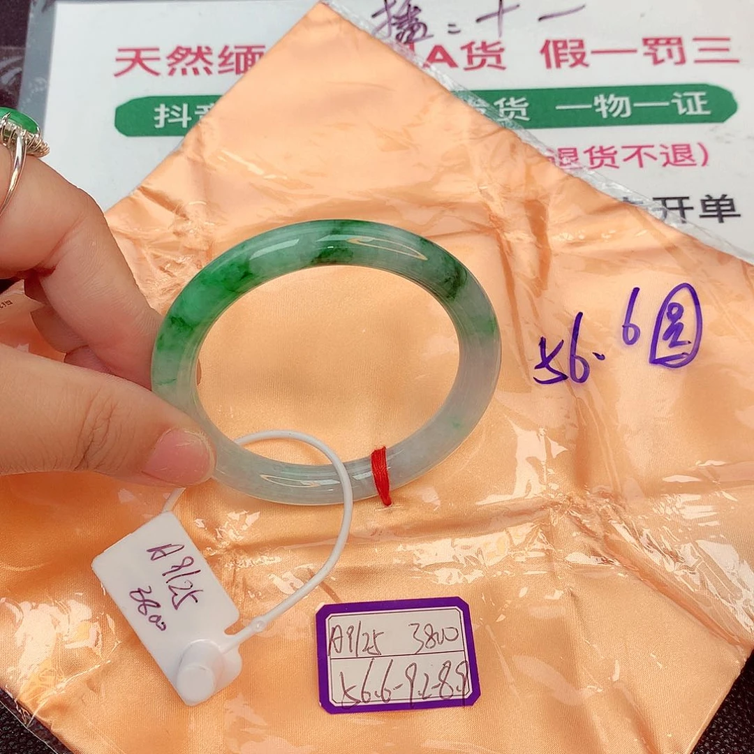 翡翠手镯未镶嵌缅甸翡翠