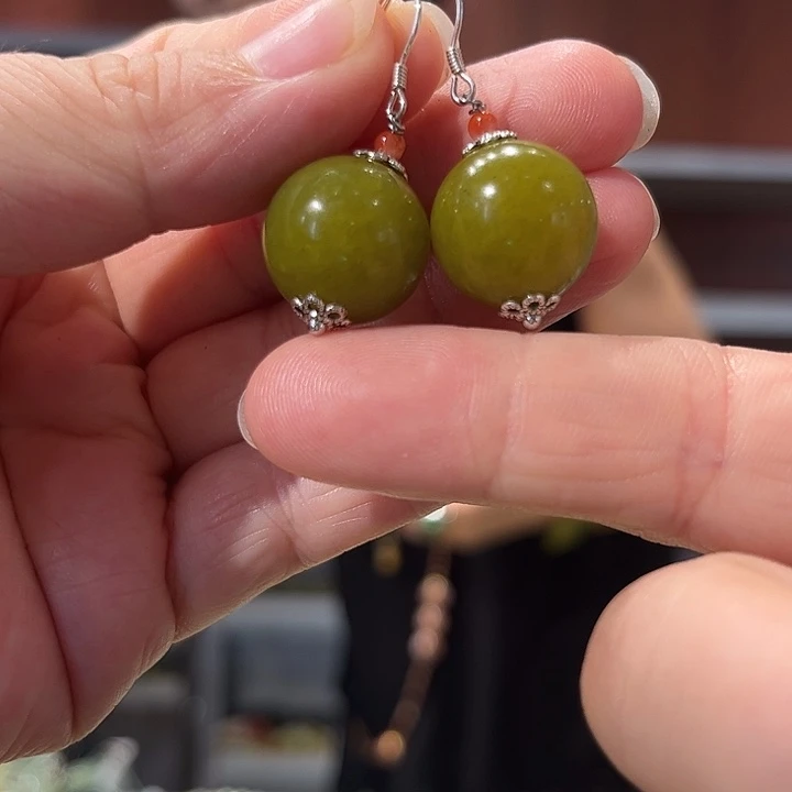 岫玉未镶嵌毛衣链