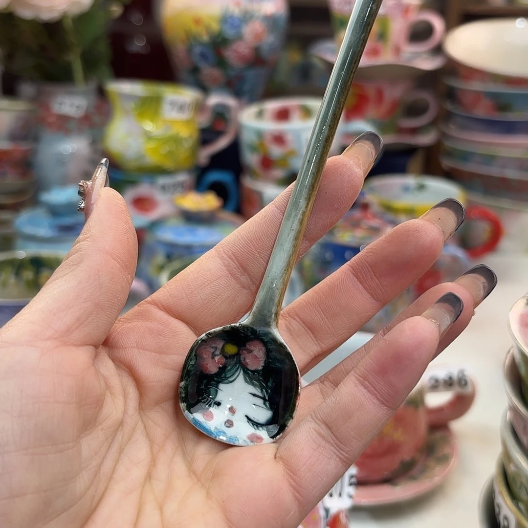 瓷片八点四十才走到公司