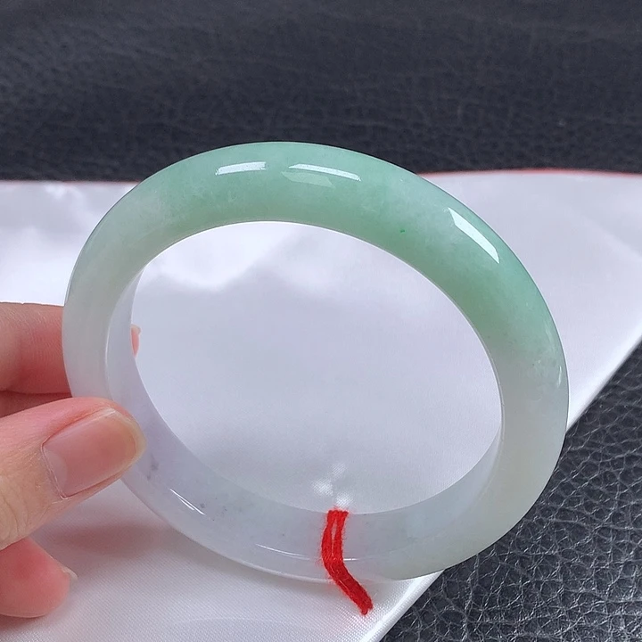 翡翠未镶嵌手镯