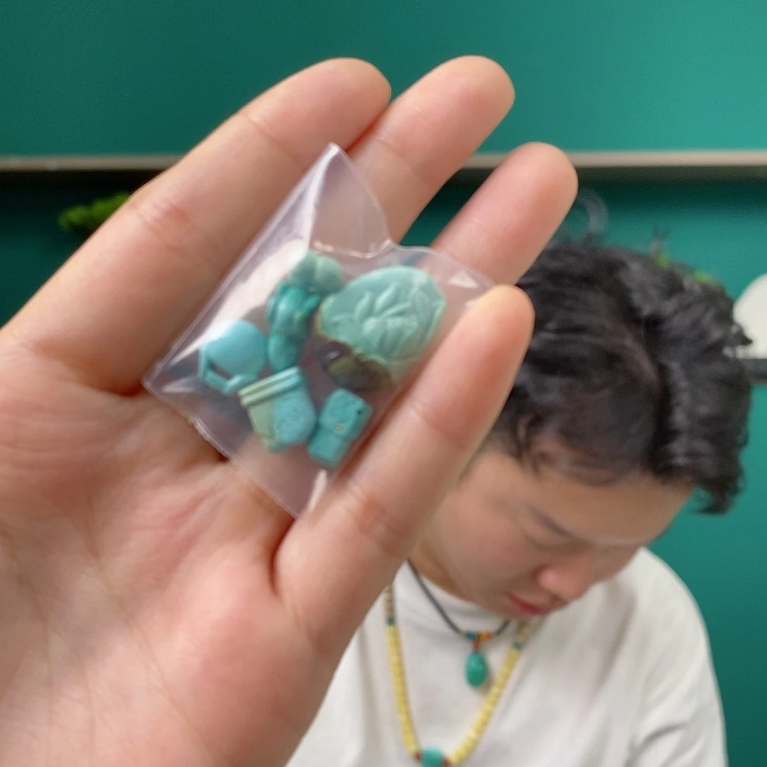 绿松石未镶嵌珠宝奇石