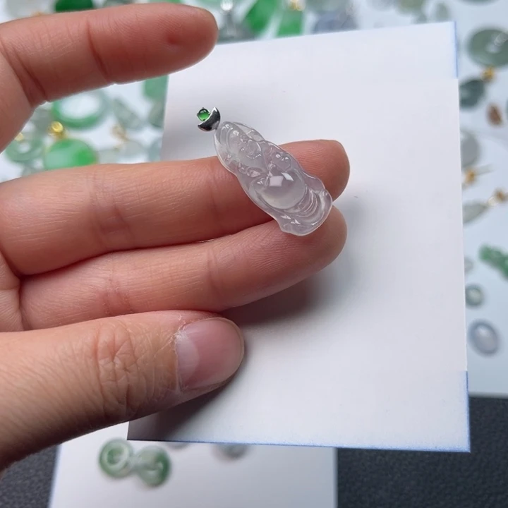 翡翠18K金镶嵌颈饰财神爷