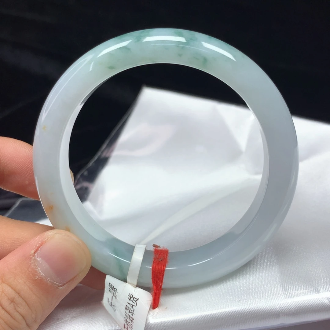 翡翠手镯（圆镯）未镶嵌56.6