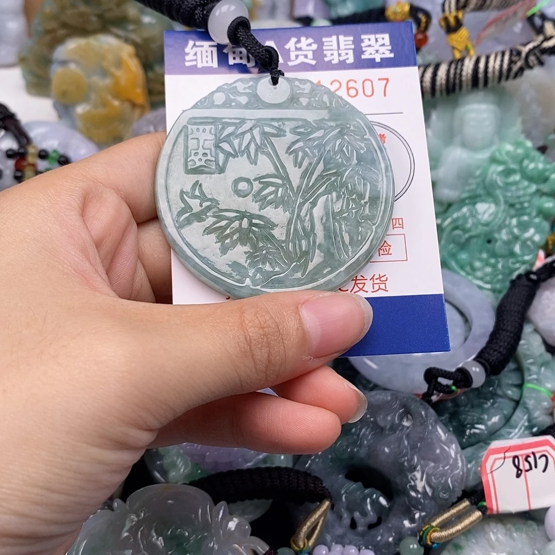 吊坠(不含链)未镶嵌翡翠