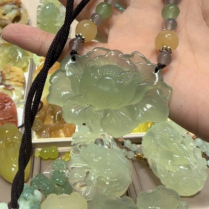 蛇纹石玉吊坠未镶嵌